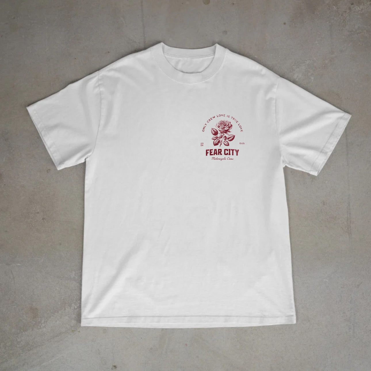 Entdecke dieses exklusive Fear City Clubstyle-T-Shirt, das den Biker-Lifestyle und den Motorrad-Spirit in jedem Detail widerspiegelt. Mit hochwertigem Siebdruck, handbedruckt und langlebig, bietet dieses Shirt perfekten Komfort für alle Motorrad-Enthusiasten. Ideal für Streetwear-Fans, Motorwear-Liebhaber und alle, die den urbanen Lifestyle und den einzigartigen Clubstyle suchen. Dieses T-Shirt ist nicht nur ein Kleidungsstück, sondern ein Statement für den authentischen Motorrad-Lifestyle.