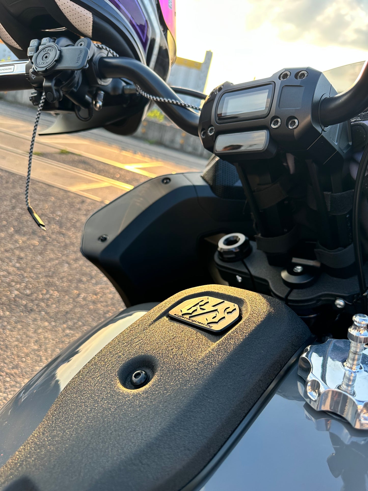Dash Cover CNC Black Edition Diamond Cut - Exklusives Motorrad Zubehör