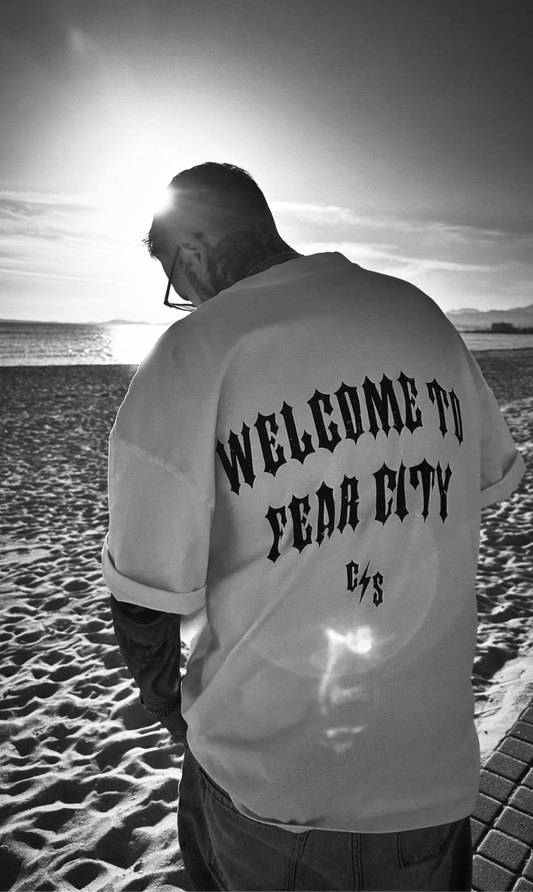 Entdecke dieses exklusive Fear City Clubstyle-T-Shirt, das den Biker-Lifestyle und den Motorrad-Spirit in jedem Detail widerspiegelt. Mit hochwertigem Siebdruck, handbedruckt und langlebig, bietet dieses Shirt perfekten Komfort für alle Motorrad-Enthusiasten. Ideal für Streetwear-Fans, Motorwear-Liebhaber und alle, die den urbanen Lifestyle und den einzigartigen Clubstyle suchen. Dieses T-Shirt ist nicht nur ein Kleidungsstück, sondern ein Statement für den authentischen Motorrad-Lifestyle.