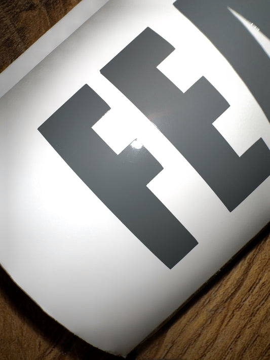 Clubstyle Chopper Sticker für Motorrad Fans - robuster Vinyl
Aufkleber mit Transferfolie für Tank, Helm, Garage oder Werkzeugkiste.
Fear City Design mit persönlicher Note, perfekt für Custom Bikes & Szene-Biker.