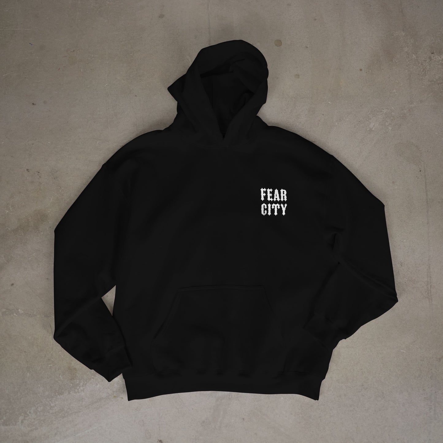 Schwarzer Fear City Hoodie mit großem Typografie-Print - Motorrad Streetwear für Herren