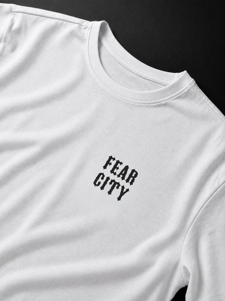 Weißes Biker T-Shirt von FEAR CITY® – OG FEAR CITY TEE WHITE, weitere Produktansicht des Markenprints