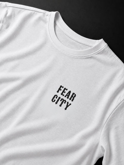 Weißes Biker T-Shirt von FEAR CITY® – OG FEAR CITY TEE WHITE, weitere Produktansicht des Markenprints