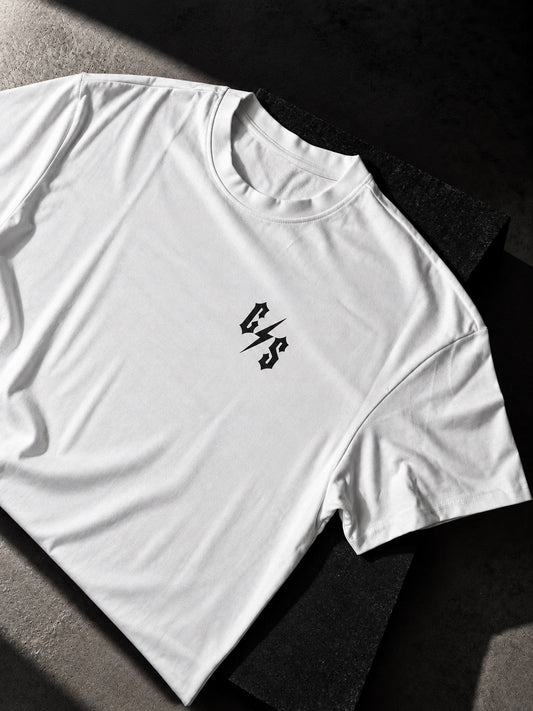 Weißes CS OG Logo Essential Tee mit cleanem Brustprint – Biker Clubstyle T-Shirt